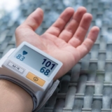 Bloeddruk verlagen zonder medicijnen, hoe doe je dat?